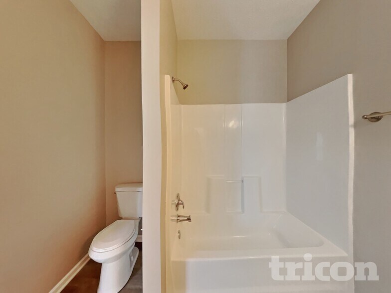 Building Photo - 4714 Angelica Dr