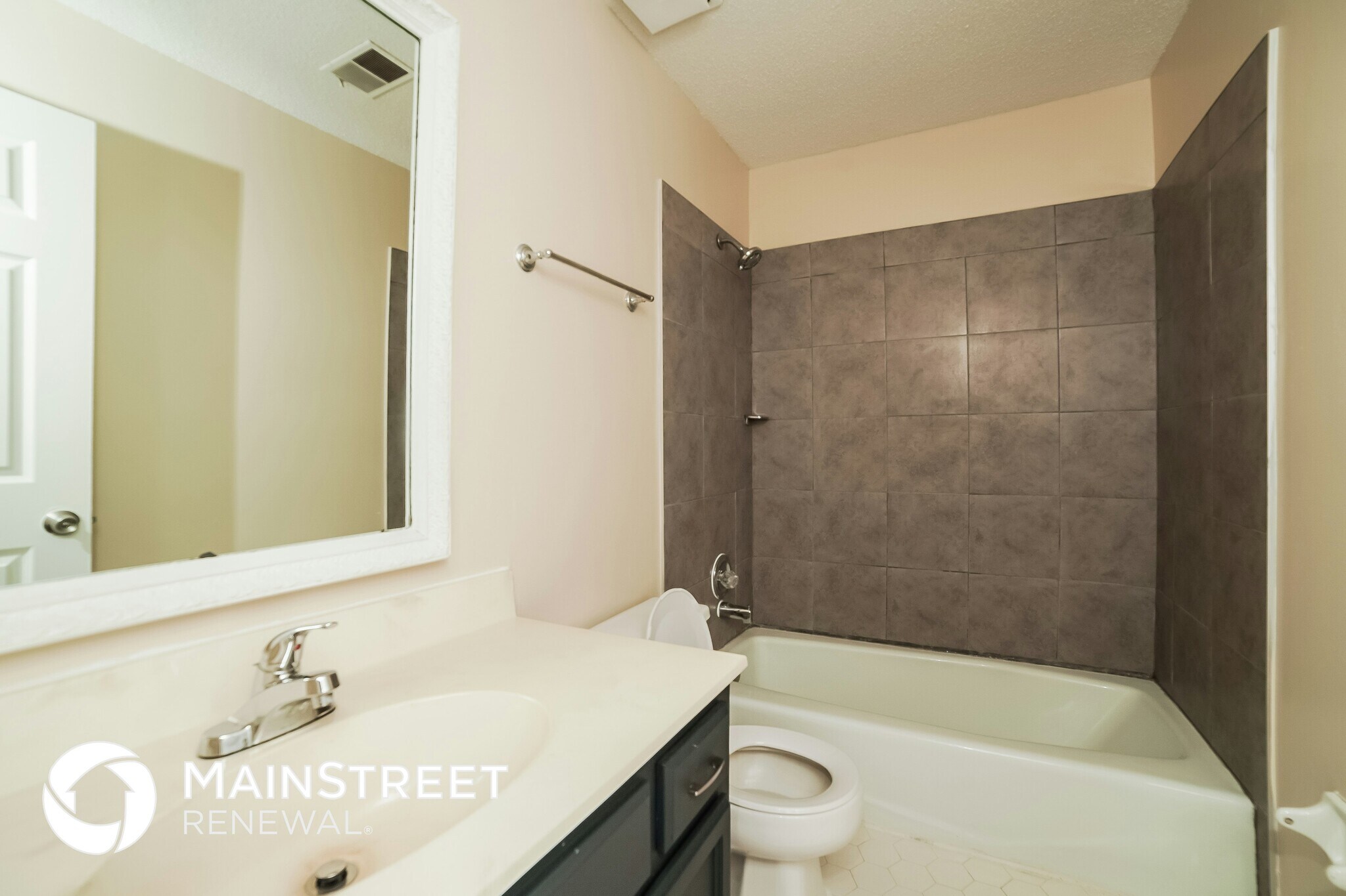 Building Photo - 2834 Lanthorn Dr