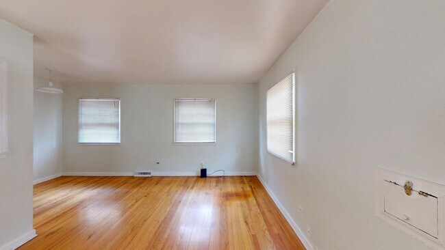 Building Photo - 2525 S Clayton St