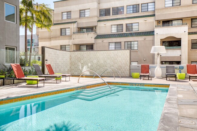 Building Photo - 200 S Los Angeles St