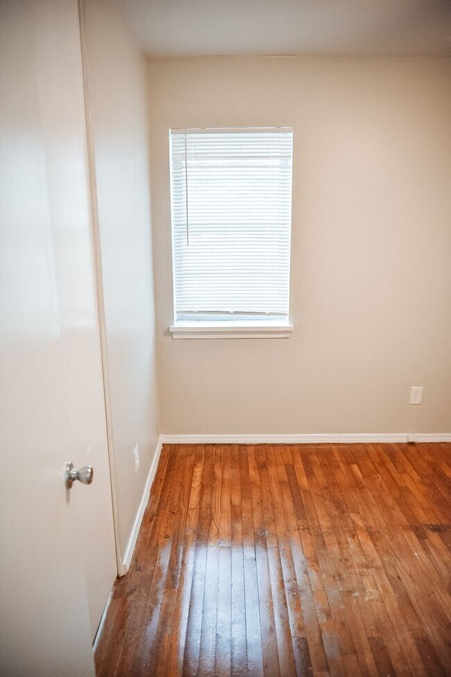 Building Photo - 4700 Walnut Grove Ave