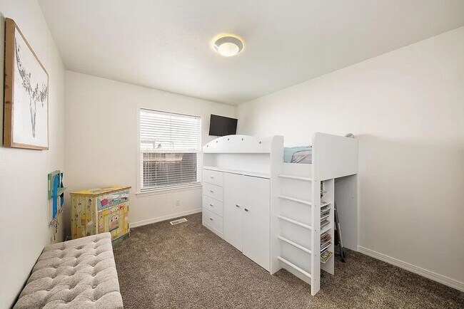 Building Photo - Adorable 3 bed 2 bath Meridian home just o...