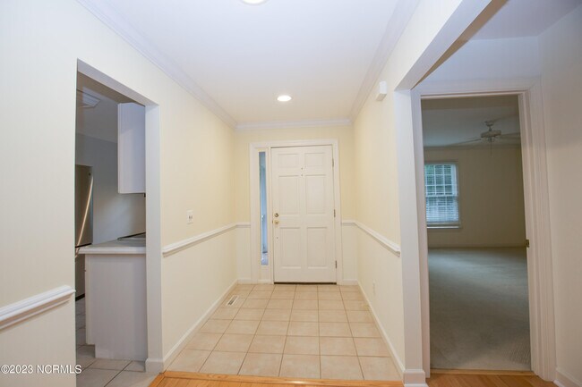 Building Photo - 287 Knoll Rd