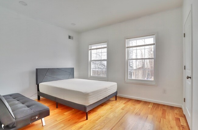 Building Photo - 345 N 2nd St