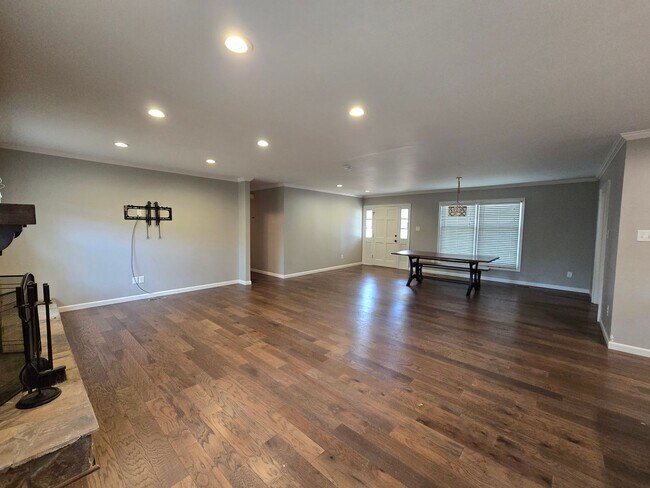 Building Photo - 3456 Regiment Dr