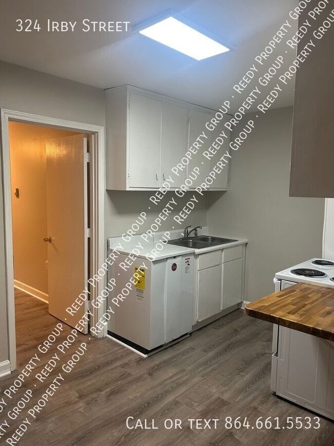 Building Photo - 324 Irby St