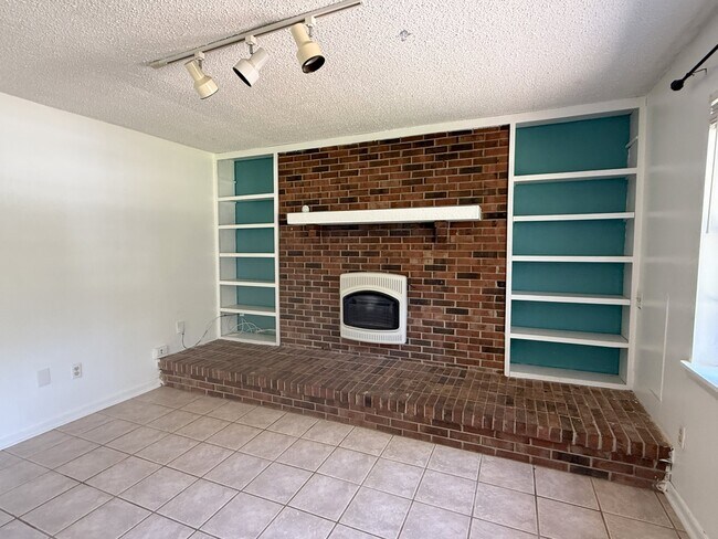 Building Photo - 118 Dexter Cir