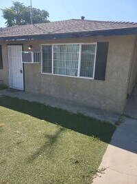 Building Photo - Birdwell Triplex