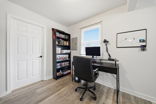 Building Photo - 913 Dandridge Dr