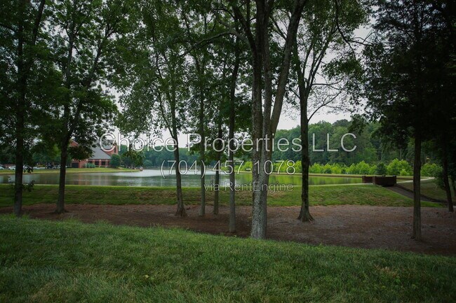 Building Photo - 9148 Hillston Ridge Rd