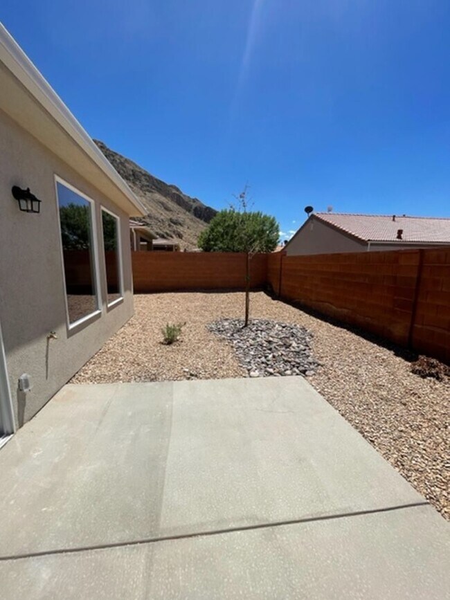 Building Photo - 2446 S 630 W
