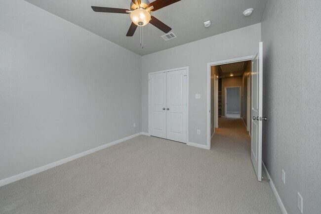 Building Photo - Spacious Townhome Available Now!