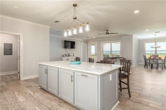 Building Photo - 1913 Cadillac Ave