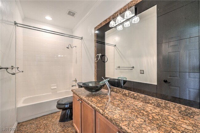 Building Photo - 10227 Sunset Gardens Dr