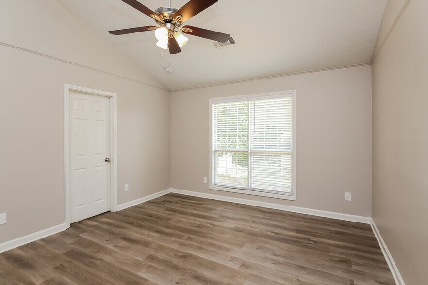 Building Photo - 5912 Sycamore Ridge Dr