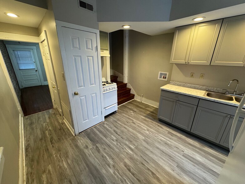 kitchen - 552 Bradley St