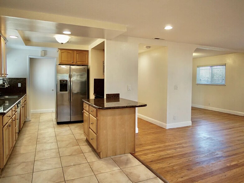 Building Photo - 1367 Oslo Ln