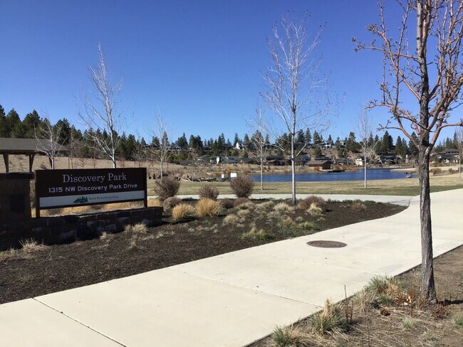 Building Photo - FOR RENT - Furnished 3 bed, 2 bath NorthWest Crossing Modern Townhome