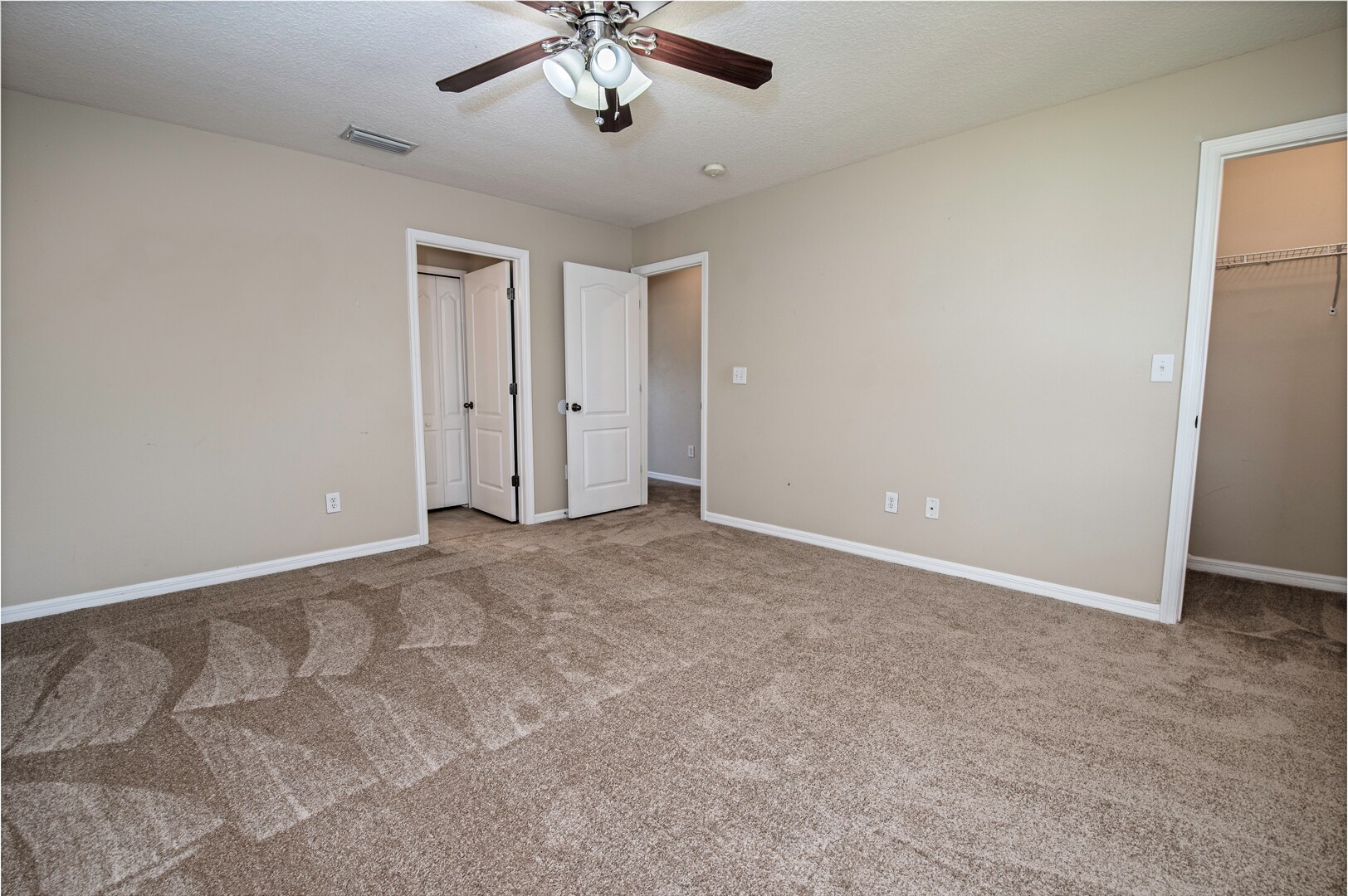 Walk In Closets - 483 Cabernet Pl