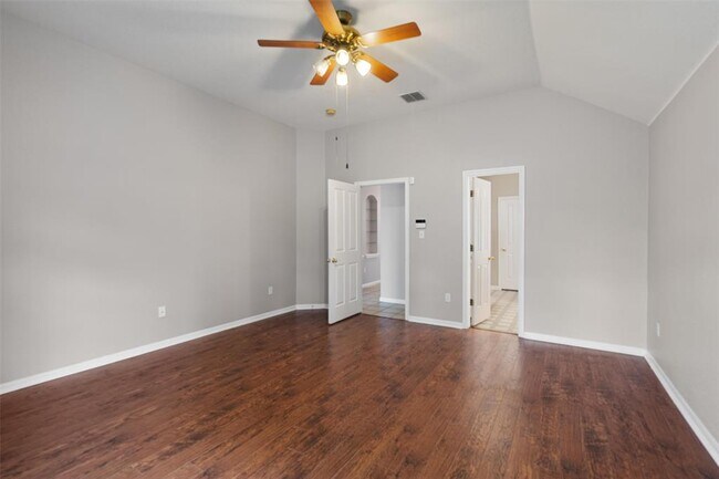 Building Photo - 901 Cashew Ln