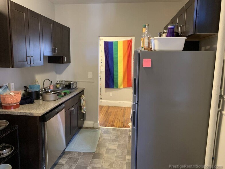 Building Photo - 170 Kelton St