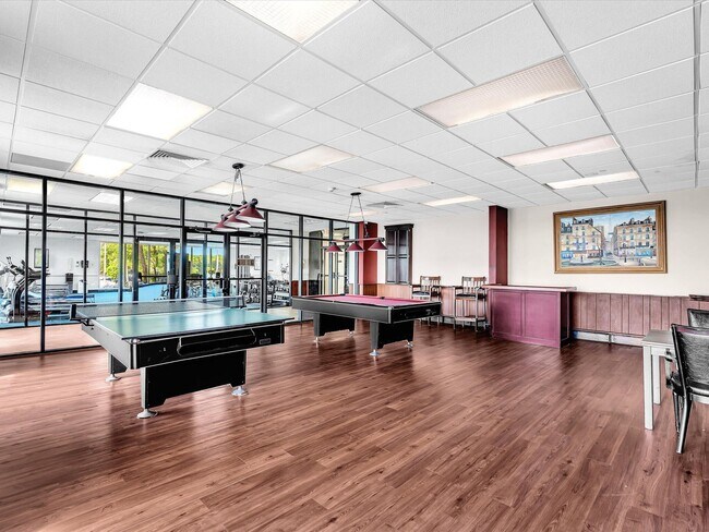 Building Photo - 500 Bayview Dr