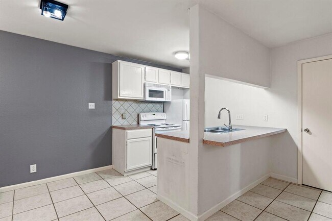 Building Photo - 2708 S 1st St