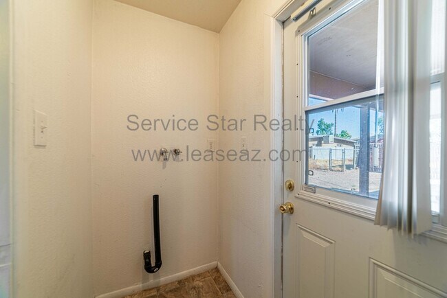 Building Photo - 507 S Hunt Dr