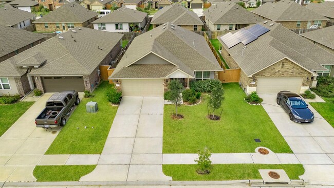 Building Photo - Beautiful just remodeled from top to botto...