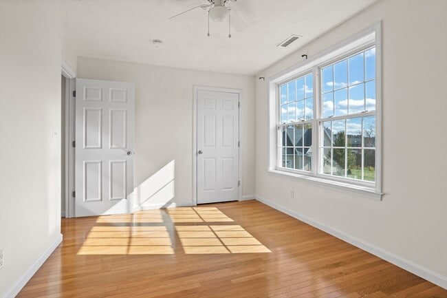 Building Photo - 4 Boxwood Dr