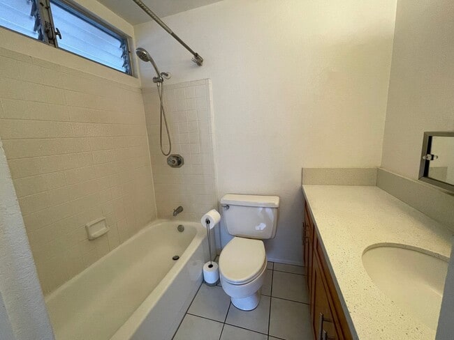 Building Photo - $3600, 4 BR/2 BA with large parking space,...