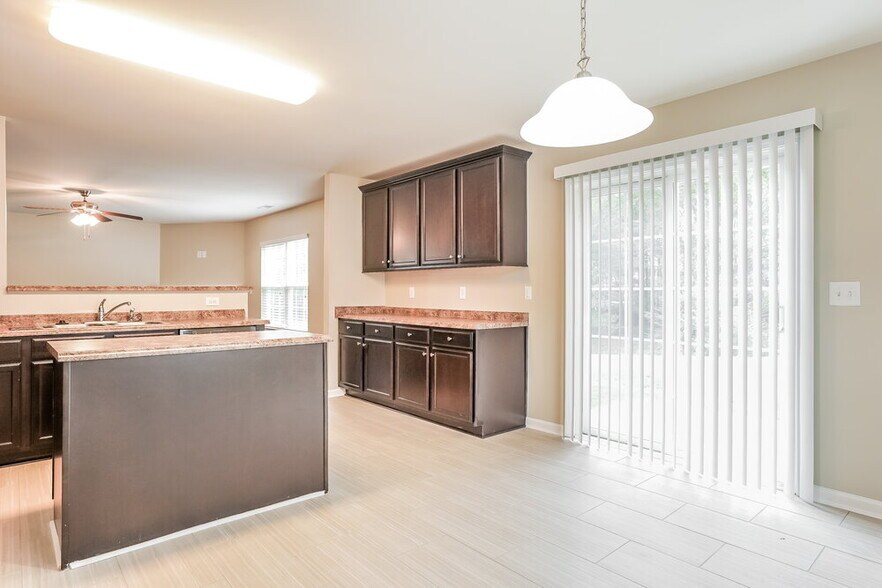 Building Photo - 8007 Spiderlily Ct