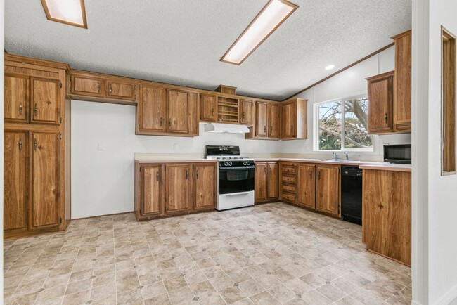 Building Photo - 30007 Primrose Dr