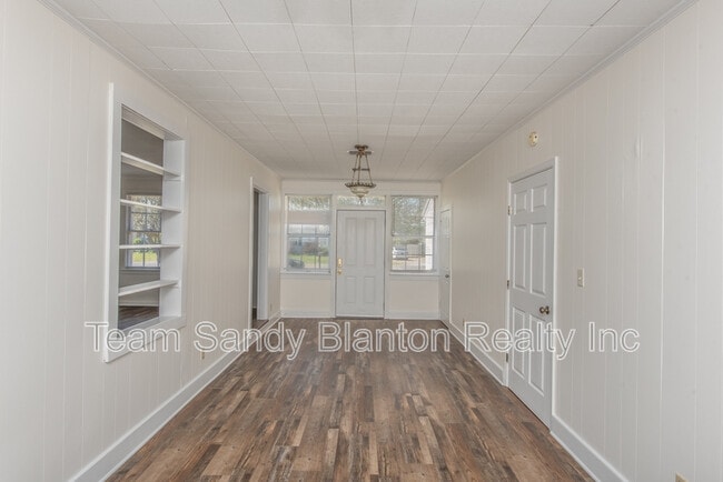 Building Photo - 802 Rue Max St