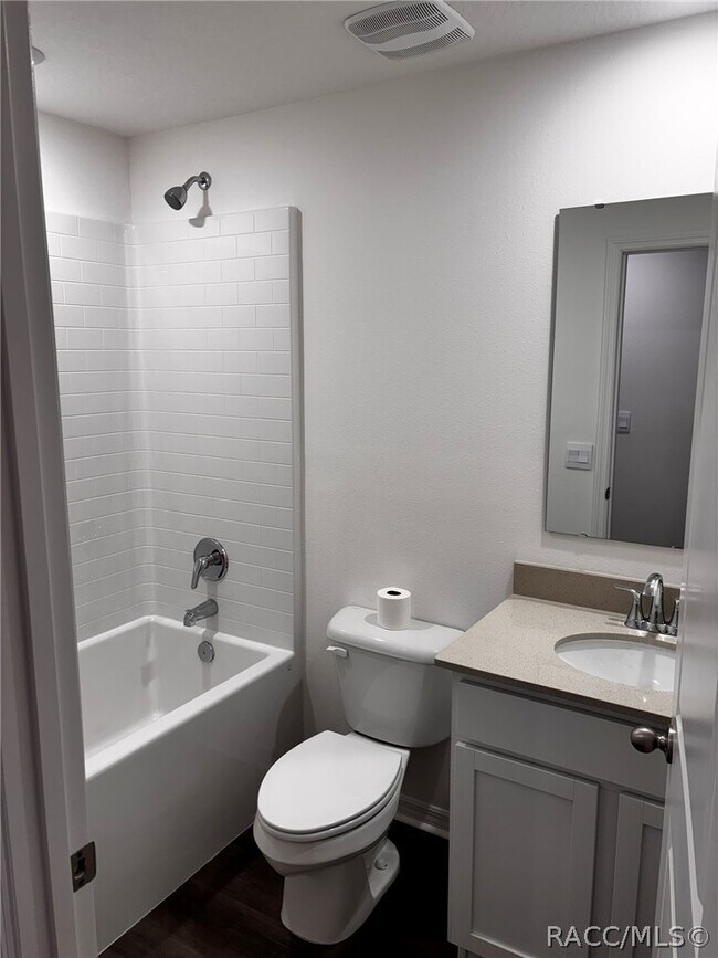 Building Photo - 2845 W Gardenia Dr