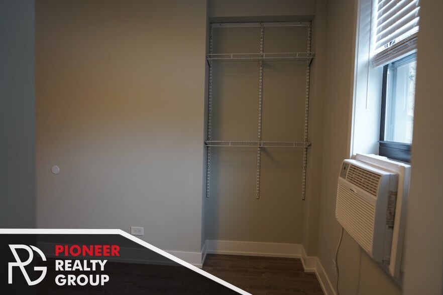 Building Photo - 501 W Belmont Ave