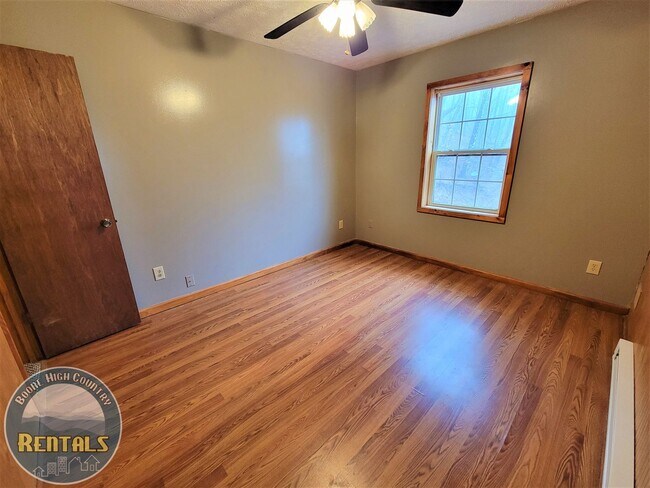 Building Photo - 387 Sugarloaf Rd