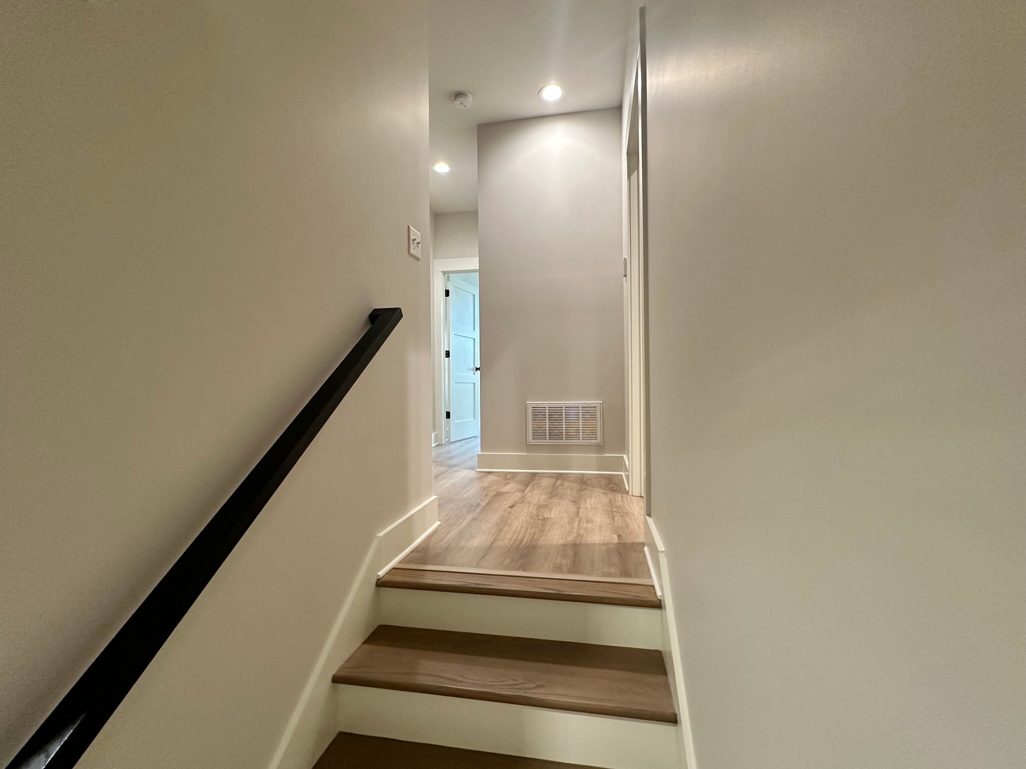 Building Photo - 16 Walnut St NE