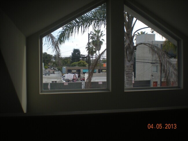 Building Photo - 1302 Electric Ave