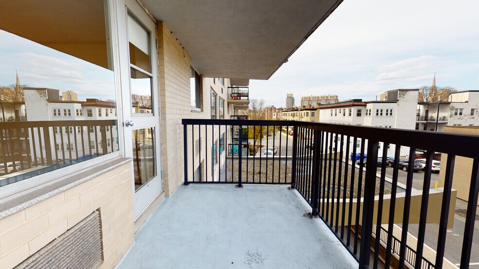 Building Photo - 17 Monmouth Ct