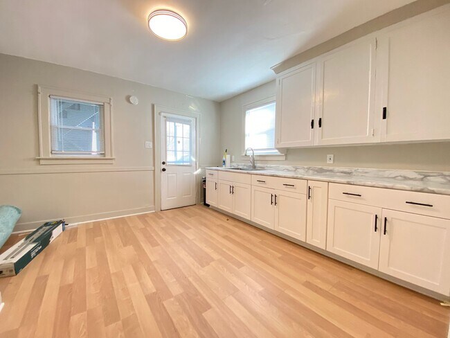 Building Photo - 261 Vine St