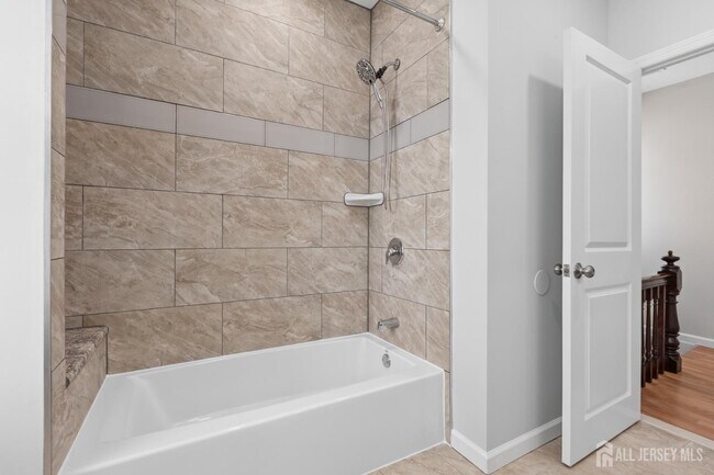 Building Photo - 327 Main St