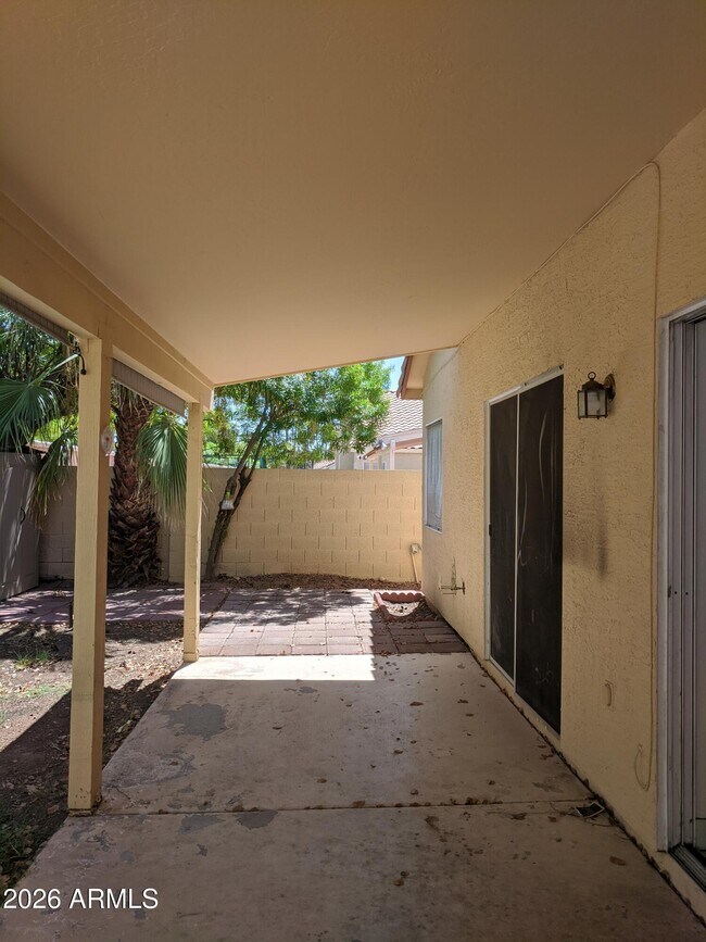 Building Photo - 1321 N Jamaica Way