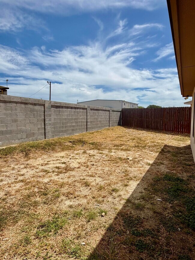 Building Photo - 5310 Hacienda Ln