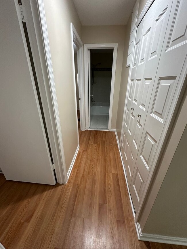 Building Photo - Beautifully remodeled 3-bed 2.5-bath Townh...