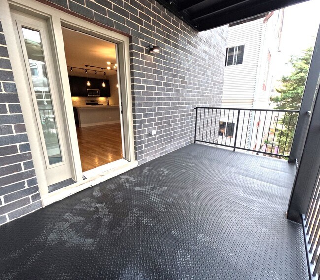 Building Photo - 2008 W 21st St