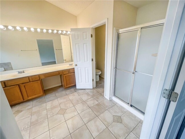 Building Photo - 140 Calborne Ct