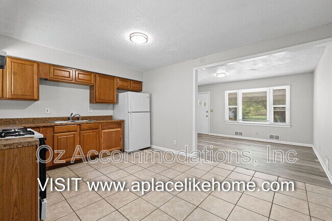 Building Photo - 9811 Marsh Ave