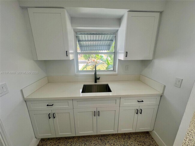 Building Photo - 1710 Arthur St