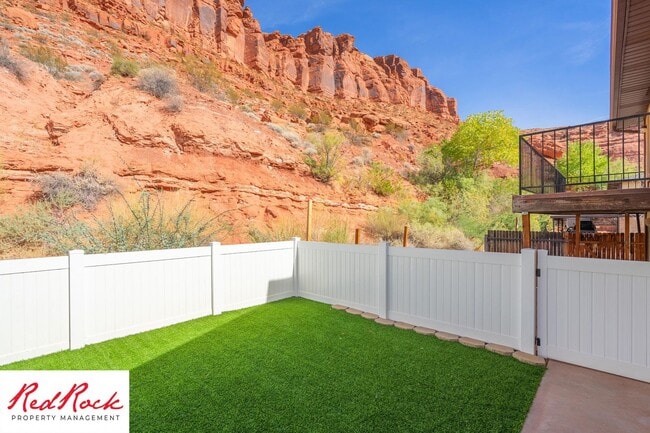 Building Photo - 3 Bedroom Home with Red Rock Views and Community Pool